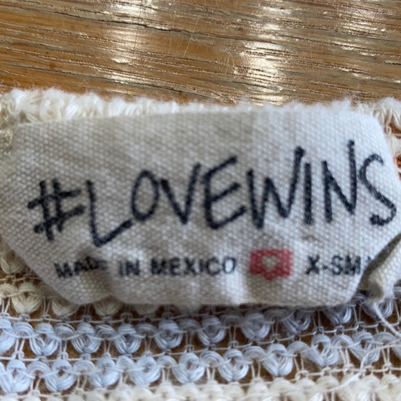 #LOVEWINS CROPPED TOP KNIT TIE T-SHIRT - Picture 3 of 5